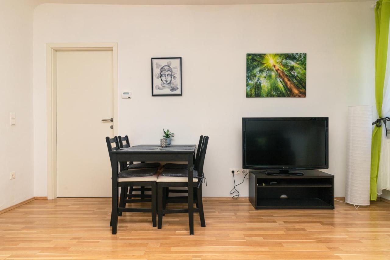וינה Milky Way Top Floor 2-Bedroom Apartment Air Condition מראה חיצוני תמונה