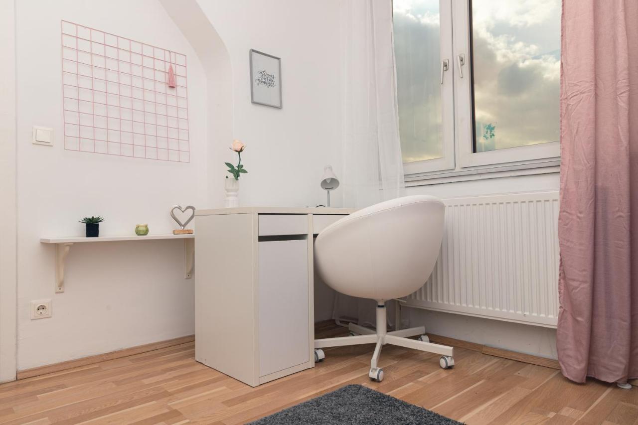 וינה Milky Way Top Floor 2-Bedroom Apartment Air Condition מראה חיצוני תמונה
